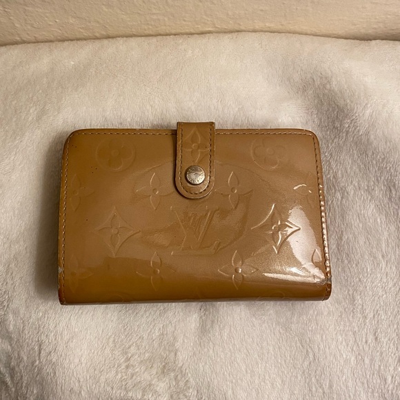 Louis Vuitton Handbags - Louis Vuitton Vernis Kisslock French Wallet Carmel Color EUC